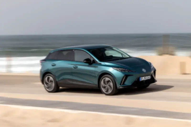 MG4 Facelift: Chinesischer Elektro-Kompakter startet mit neuem Design und Cockpit