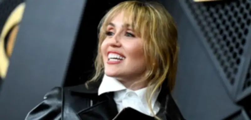 Miley Cyrus blickt zum Hannah-Montana-Jubiläum auf Drogenprobleme und Bühnenangst zurück