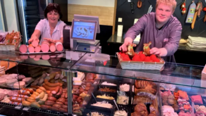 Mittagstisch vorbei? Nicht bei Monika (66) und Azubi Niclas (17) in Ueckermünder Fleischerei