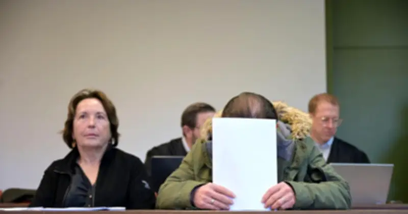 Münchner Prozess: Bande klaut Eheringe und Alien-Goldmünzen aus Paketfahrzeugen