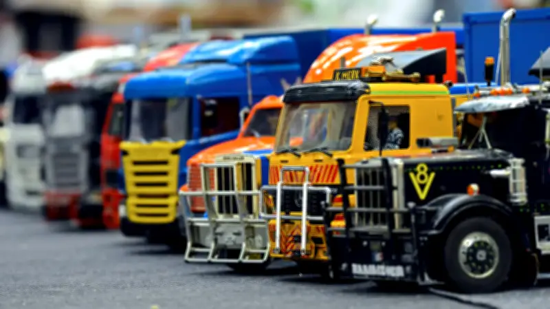 Modellbautreffen in Aschersleben: Kleine Fahrzeuge im großen Fokus