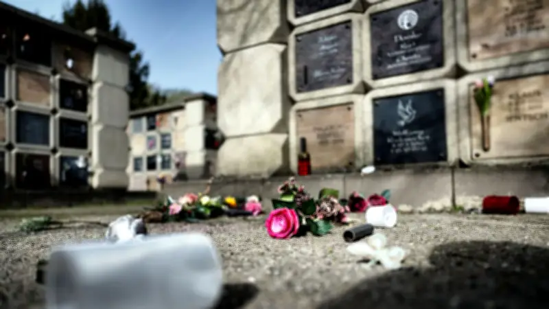 Monheimer Friedhofsskandal: Metall-Diebe plündern 151 Urnengräber