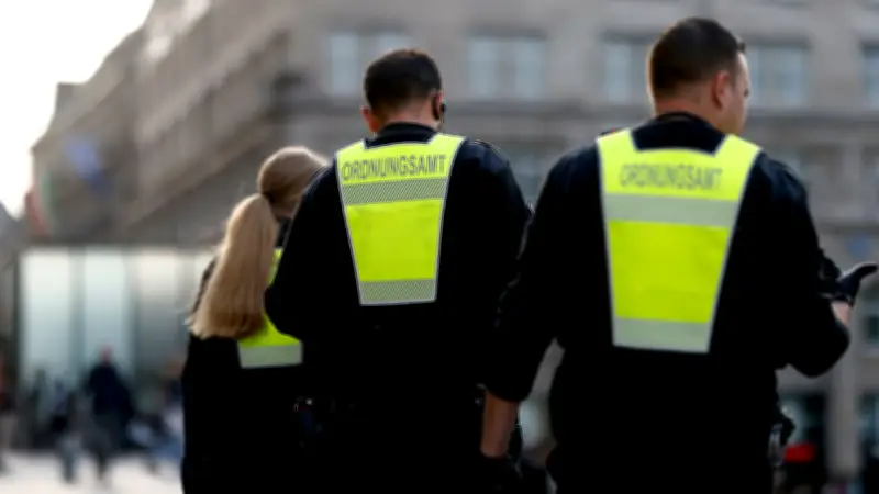 Mordkommission ermittelt: Mann fährt Knöllchen-Kontrolleur in Remscheid um