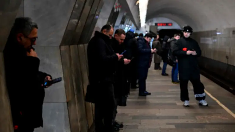 Moskau wird zum digitalen Funkloch: Kreml drosselt massiv mobiles Internet