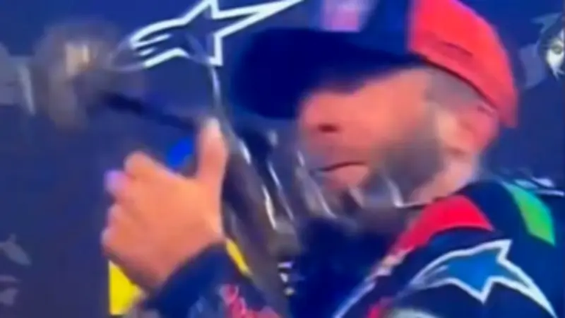 Motocross-Star Eli Tomac: Trophäen-Unfall bei Siegesfeier kostet halben Zahn