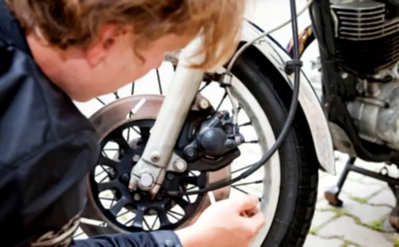Motorradsaison sicher beginnen: Warum die Reifenprüfung jetzt entscheidend ist