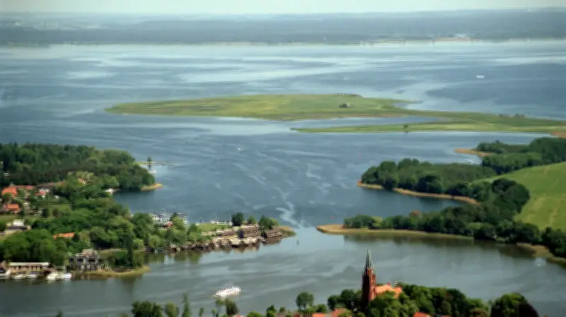 Müritz-Wasserstand: Behörden verteidigen Steuerung der Oberseen gegen Kritik