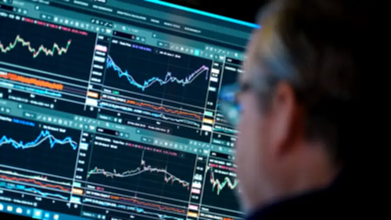 MSCI World ETF unter Druck: Schwache US-Wirtschaft und teures Öl belasten Welt-Index