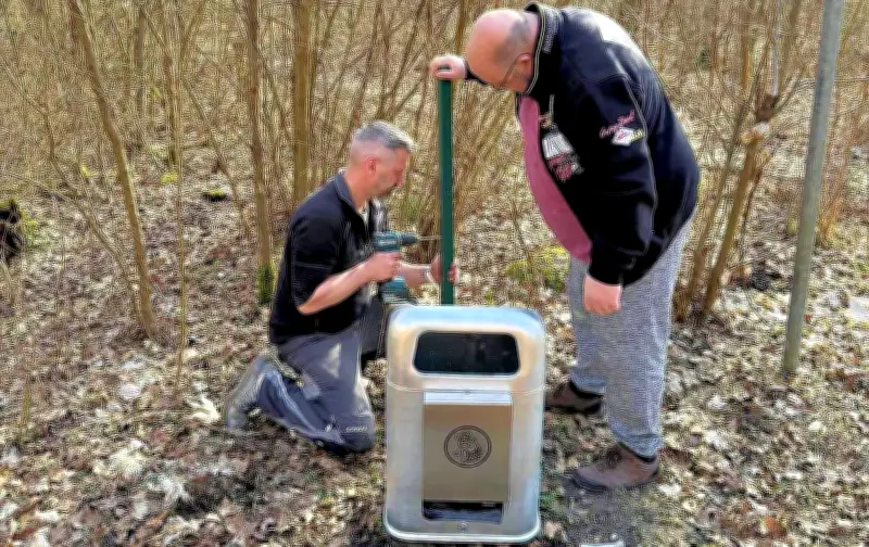 Muldenstein startet Pilotprojekt: Tütenspender gegen Hundehaufen am Muldestausee