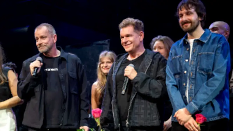 Musical-Premiere in Berlin: 'Wir sind am Leben' begeistert mit Songs von Plate und Sommer