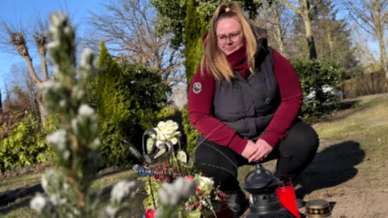 Mutter von getötetem Fabian (8) sucht Trost am Grab und hofft auf Gerechtigkeit im Mordprozess