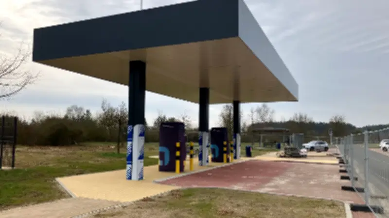 MV baut Schnellladenetz an Autobahnen aus: 64 Ladepunkte bis Jahresende geplant