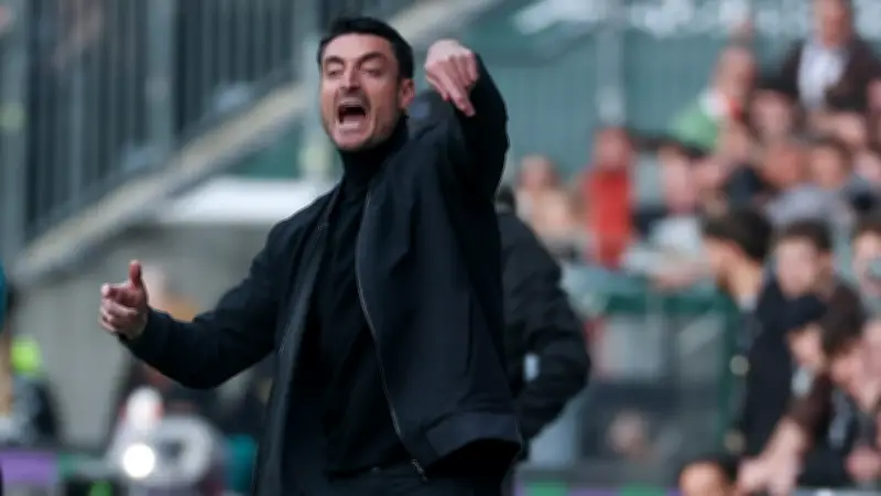 Nach 0:0 bei St. Pauli: Riera stellt klare Forderungen an Eintracht-Stars