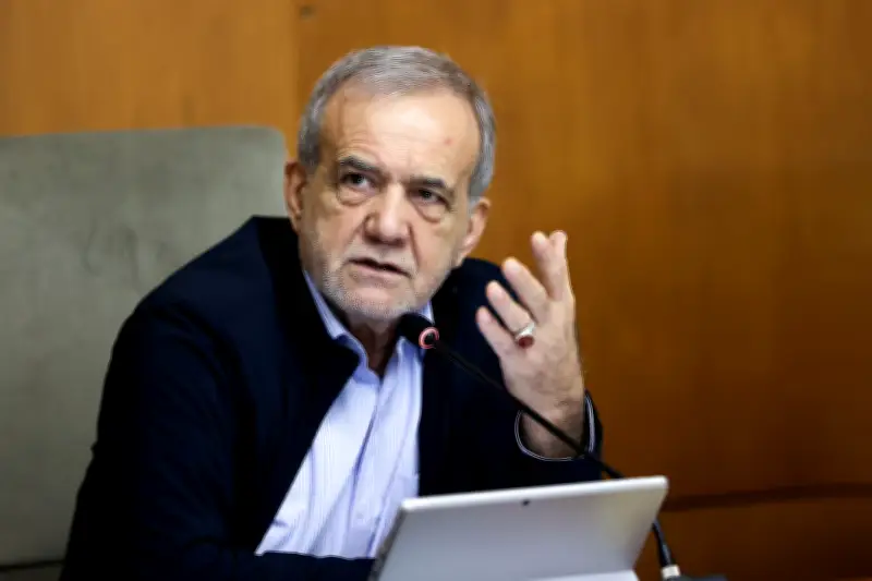 Nach Chameneis Tod: Dreierrat mit Präsident Peseschkian soll Iran übergangsweise führen