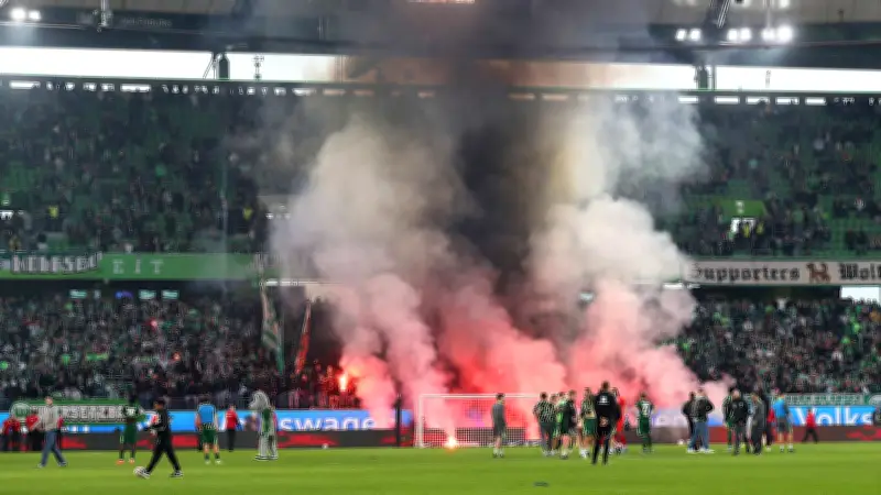Nach Feuer im Stadion: Deutliche Kritik an Wolfsburg-Ultras nach Ausschreitungen