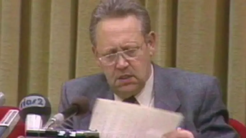 Nach jahrelangem Rechtsstreit: BILD lüftet Geheimnis um Schabowski-Zettel-Verkäufer