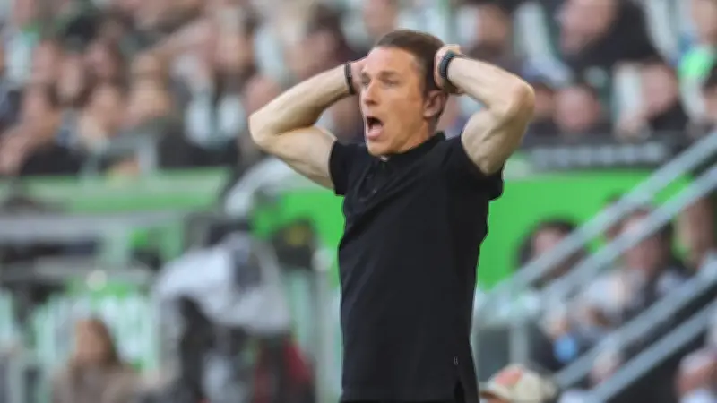 Nach Niederlage gegen HSV: Wolfsburg-Trainer Daniel Bauer vor dem Rauswurf