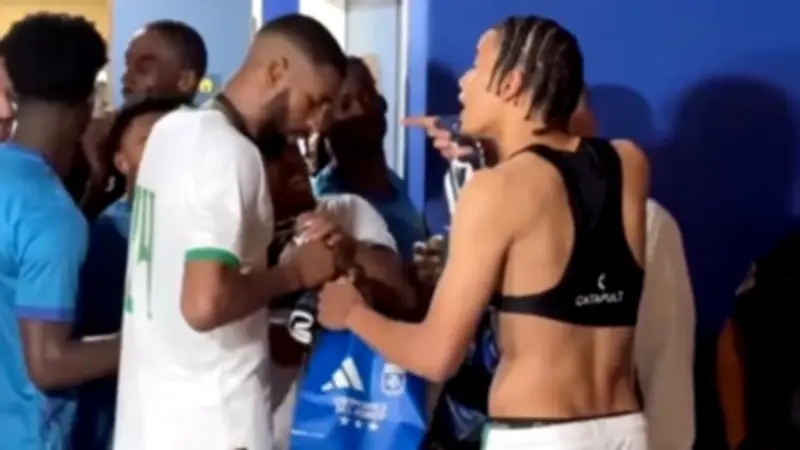 Nach Niederlage: Mauretanier erhalten Messi-Trikots in einer Tüte überreicht