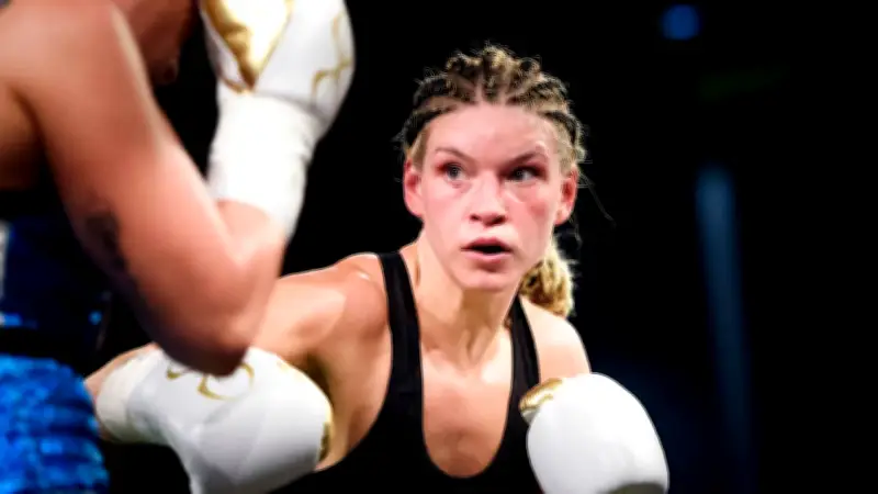 Nach schwerem Bandscheibenvorfall: Nina Meinke krönt sich zur Doppelweltmeisterin im Boxen