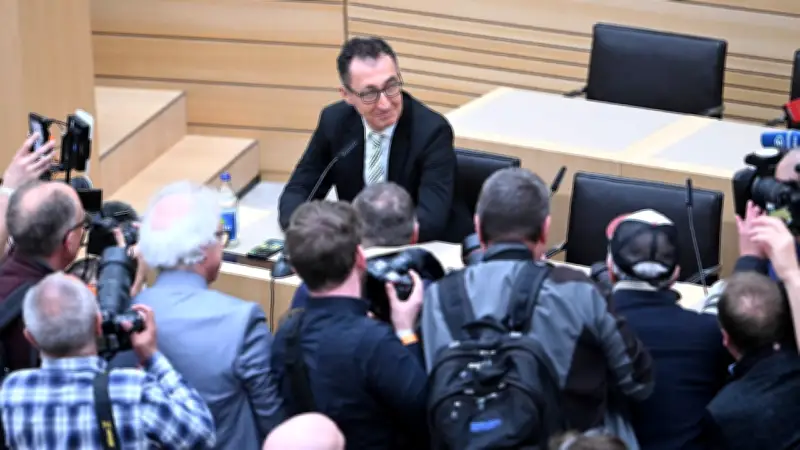 Nach Wahlsieg in Baden-Württemberg: Cem Özdemirs Aufstieg bei den Grünen