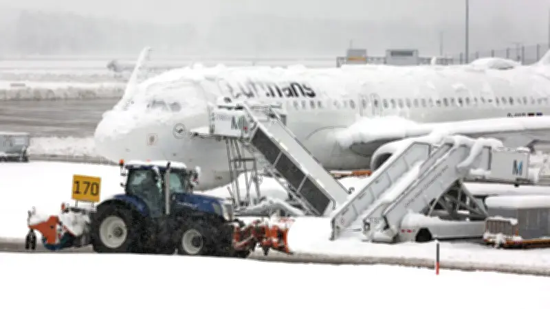 Nacht auf dem Rollfeld: Lufthansa-Passagiere fordern höhere Entschädigung