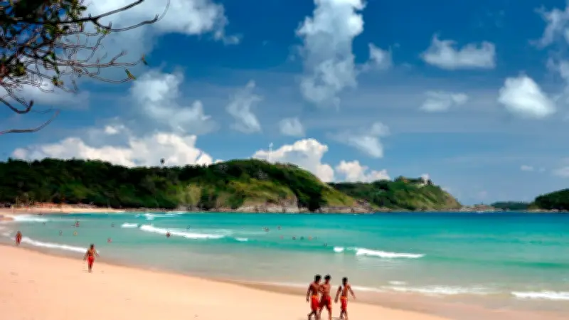 Nahost-Konflikt lähmt Luftverkehr: Tausende Asien-Urlauber sitzen fest