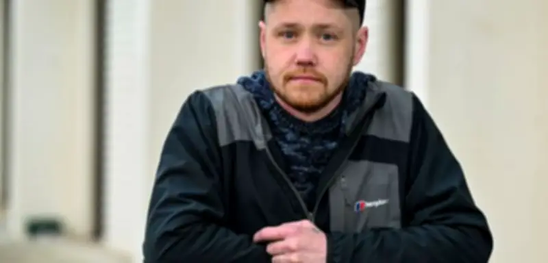 Nathan Newby verhinderte Bombenanschlag auf Entbindungsstation in Leeds durch Gespräch