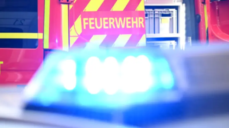 Nächtlicher Brand in Marlow: Mehrfamilienhaus evakuiert - Mehrere Verletzte