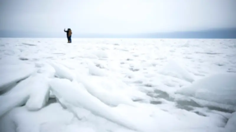 Nächtlicher Eisbruch auf Ostsee: Deutsche Abenteurer legen SOS aus Eisblöcken