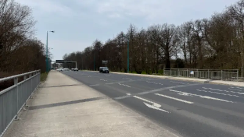 Neubrandenburg: Bauarbeiten am Engels-Ring reduzieren Spurenzahl drastisch