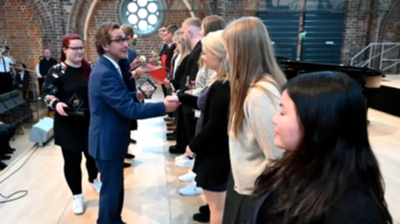 Neubrandenburg startet neue Tradition: Feierliche Absolventenverabschiedung in der Konzertkirche