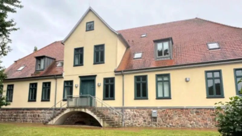 Neubrandenburg sucht Käufer für Erbbaurecht am historischen Amtshaus Broda am Tollensesee