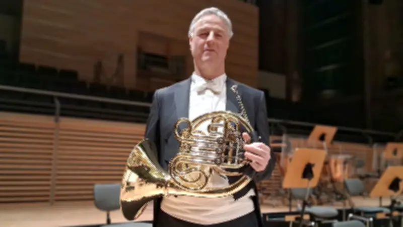 Neubrandenburger Hornist Johannes Gnau feiert 25 Jahre Konzertkirche als Traumarbeitsplatz