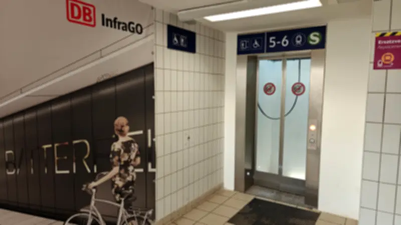 Neuer Aufzug am Bahnhof Bitterfeld bereits defekt - Bahnsteige 5 und 6 nur zu Fuß erreichbar