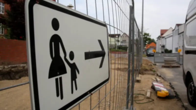 Neuer Gehweg in Rostock-Dierkow: Verkehrseinschränkungen ab März bis Juli