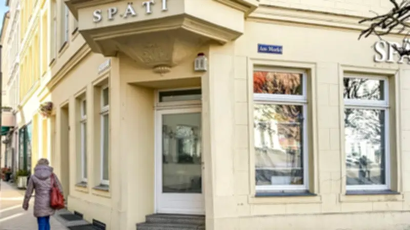 Neuer Späti in Schwerins Altstadt: Debatte über Lärm, Müll und Lebensqualität