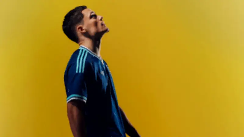 Neues DFB-Trikot in Blau: Kontroverse Meinungen von "ziemlich geil" bis "Schlafanzug"