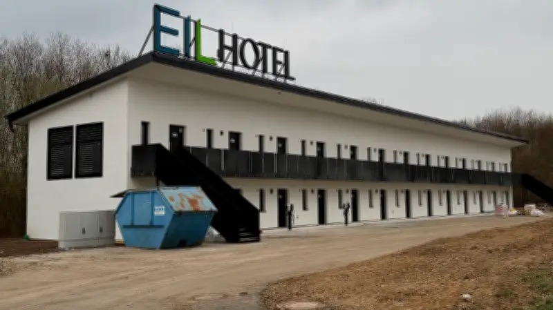Neues EIL Hotel in Eisleben-Helfta eröffnet im Gewerbegebiet mit Blick auf Aryzta