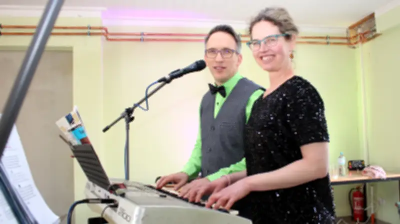 Neues Musikduo aus Bützow: Evergreen and Young verbindet Volkslieder und Evergreens