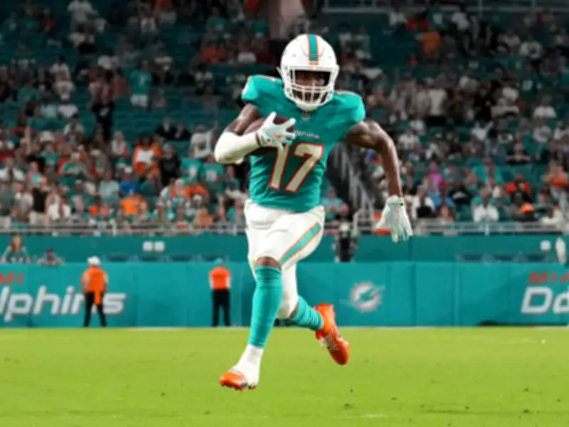 NFL-Blockbuster: Denver Broncos holen Top-Receiver Jaylen Waddle von den Miami Dolphins