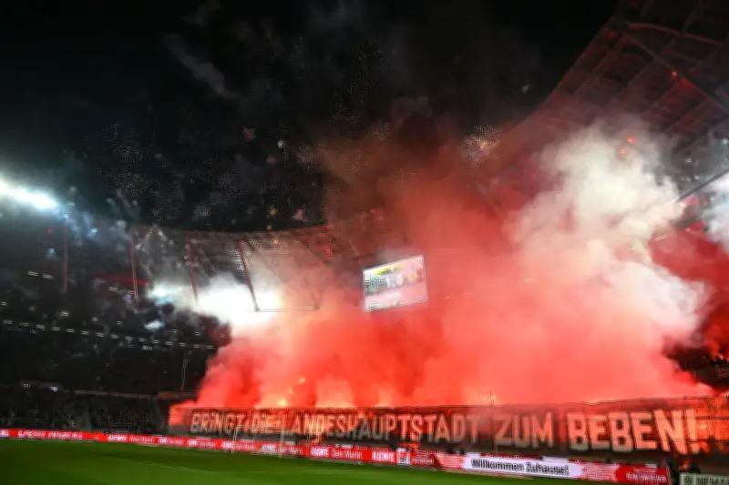 Niedersachsen-Derby verläuft weitgehend friedlich - Polizei lobt Professionalität