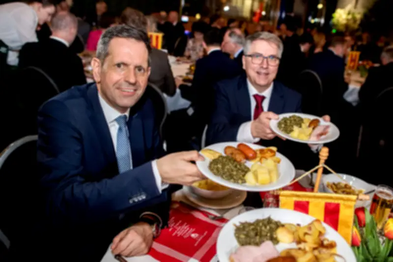 Niedersachsens Ministerpräsident Olaf Lies zum Grünkohlkönig in Berlin gekrönt