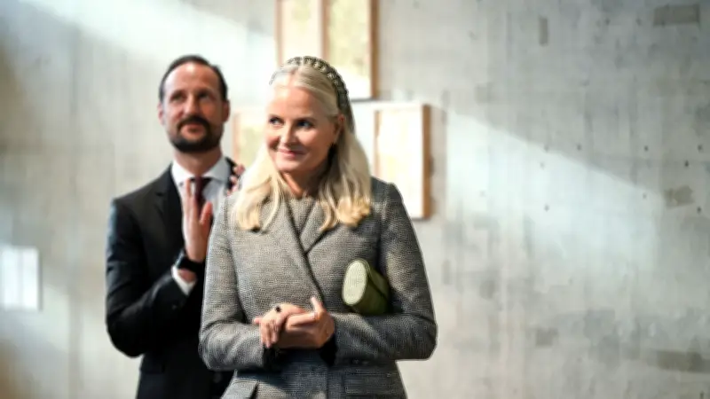 Norwegens Kronprinzessin gesteht: Epstein manipulierte mich in emotionalem Interview