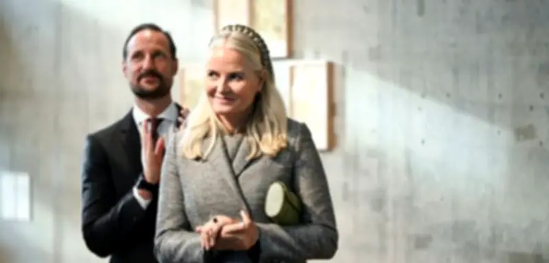 Norwegens Kronprinzessin Mette-Marit gesteht Fehler in Epstein-Freundschaft