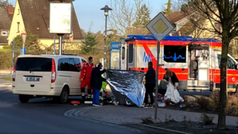 Notarzt-Hubschrauber landet in Jarmen: Ältere Frau am Busbahnhof reanimiert