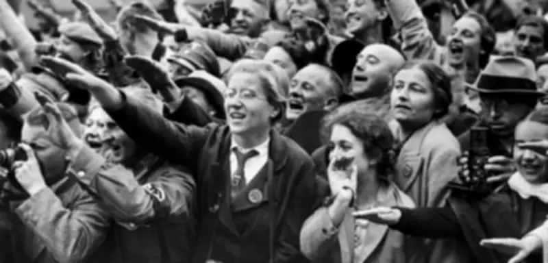 NSDAP-Mitgliedskarteien online: Historiker erklärt Bedeutung für Familienforschung