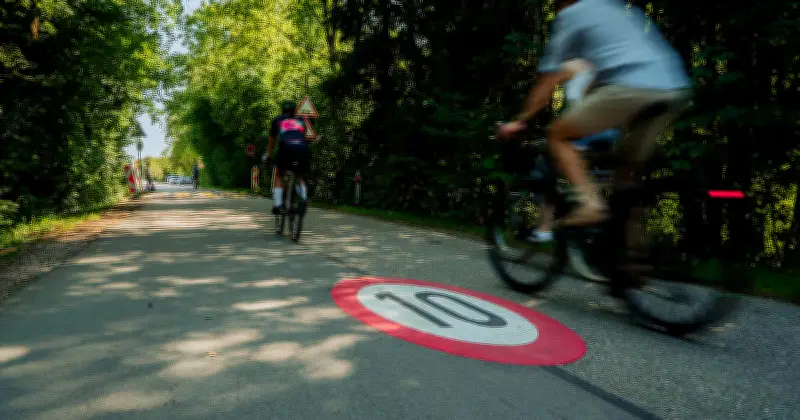 Oberhaching installiert erneut Radarschwellen: Kontroverse um Münchens berühmte Fahrradschanze