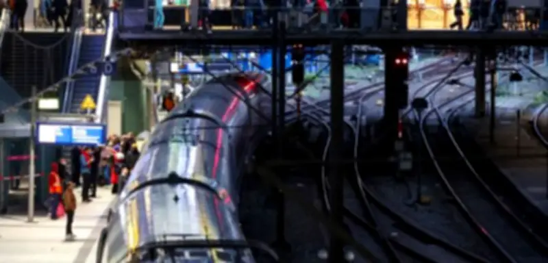 Oberleitungsvorfall legt Hamburger Hauptbahnhof lahm – ICE betroffen