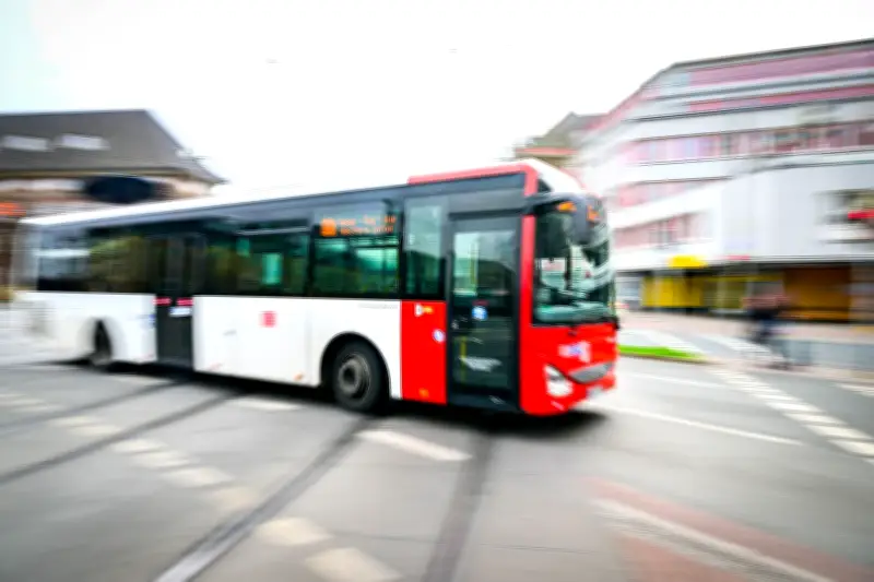 Ohrabtrennung im Bremer Bus: Streit um Handy-Lautstärke eskaliert brutal