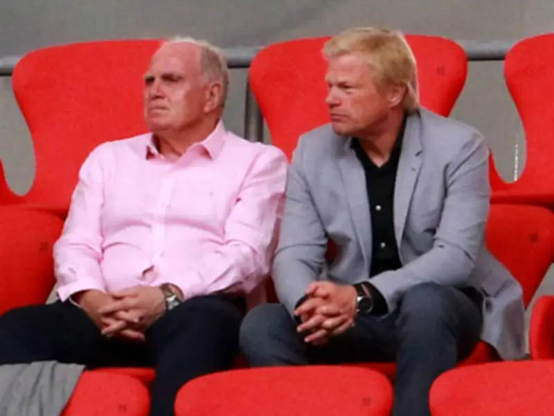 Oliver Kahn kritisiert langsame Führungswechsel beim FC Bayern
